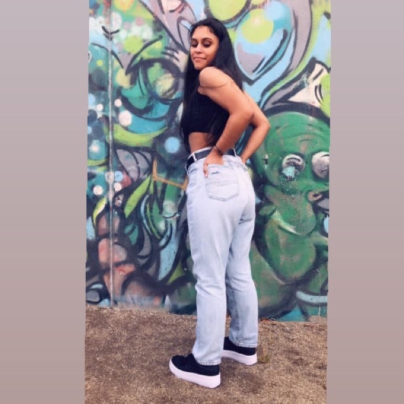 Meet your Posher, Alexa - Picture 1 of 1